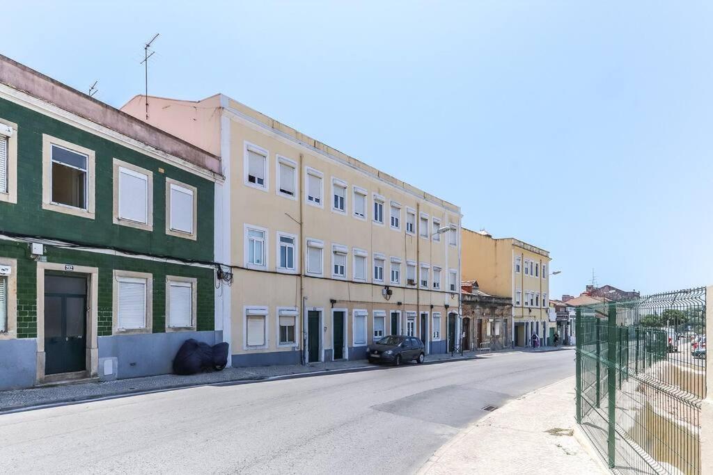 Vita Portucale ! Bright Campo Ourique W/ Terrace Lisbon Exterior photo